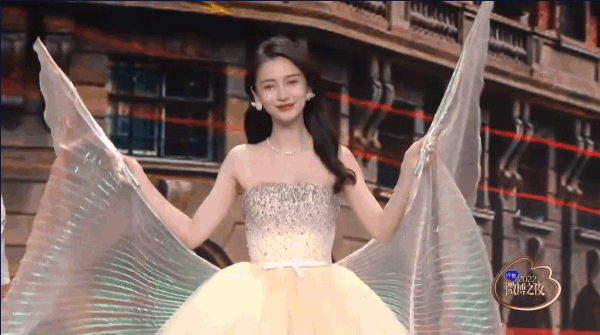 最疯导播！黄晓明致辞 直拍Angelababy、杨幂台下“咬耳朵” 娱乐资讯 图1张