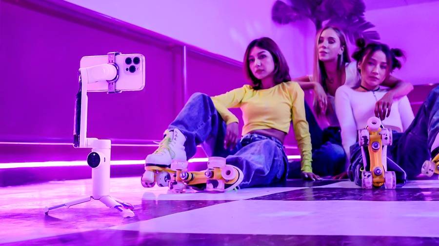 手机专用的三轴稳定器！Insta360 Flow 摄影新品上市内建三脚架、自拍杆与移动电源 数码科技 图1张