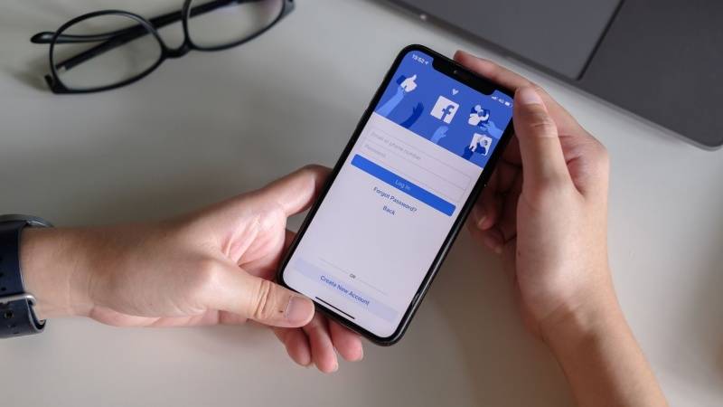 Tips I iPhone的FB字体太小？教你一招单独更改App字体大小！ 更多热点 图1张