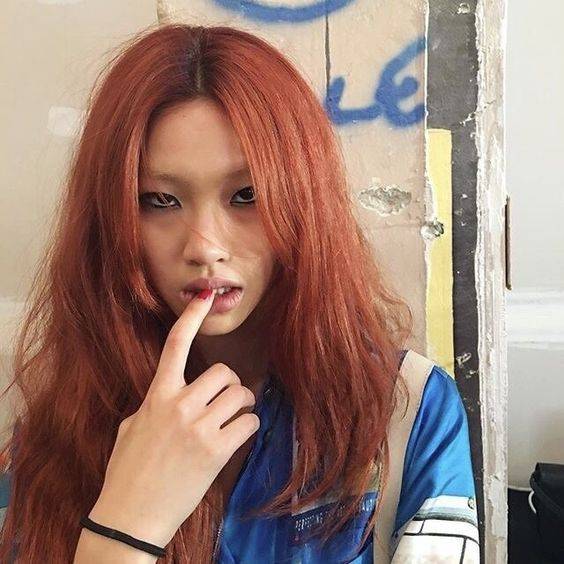 Tips I 连脸蛋天才杨幂也翻车？红发色特别不适合这3类人！ 更多热点 图4张