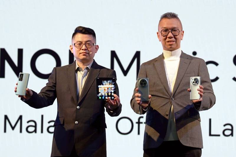 新机 I HONOR双旗舰手机登陆马来西亚！HONOR Magic Vs 无缝隙设计超完美！ 更多热点 图1张