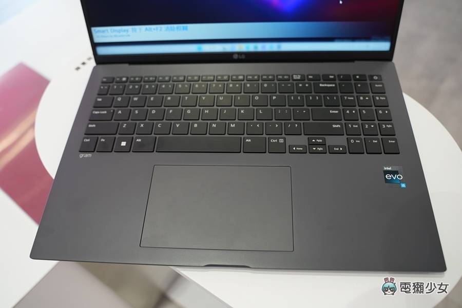 开箱｜超轻款大萤幕商务笔电 LG gram 16 吋，通过 Intel Evo 认证与军规认证，2023 效能更新版 数码科技 图5张
