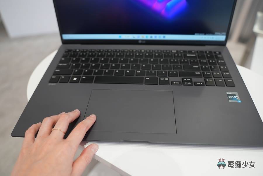 开箱｜超轻款大萤幕商务笔电 LG gram 16 吋，通过 Intel Evo 认证与军规认证，2023 效能更新版 数码科技 图6张