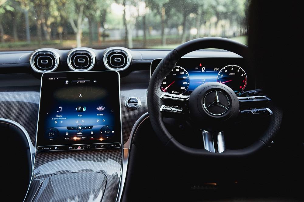 Car I 新款Mercedes-Benz GLC 300万众期待下登场！C-Class越野款更靓仔 更多热点 图3张