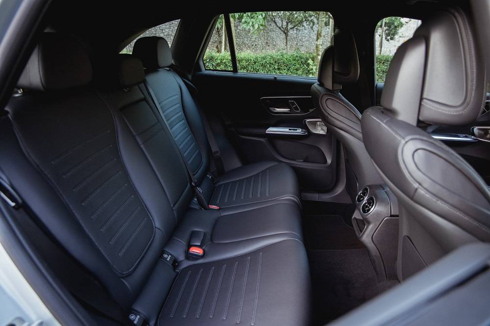 Car I 新款Mercedes-Benz GLC 300万众期待下登场！C-Class越野款更靓仔 更多热点 图4张