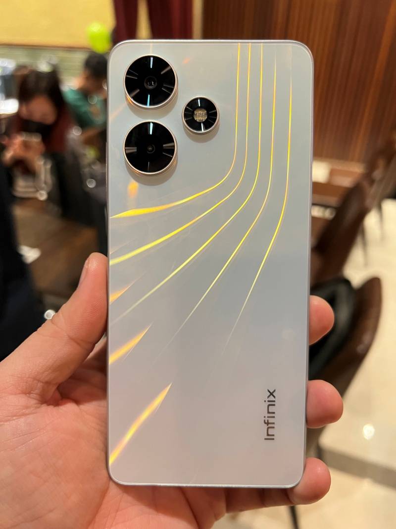 新机 I Infinix HOT 30系列高颜值登场！主打游戏性能 还有5000mAh大电池！ 更多热点 图3张