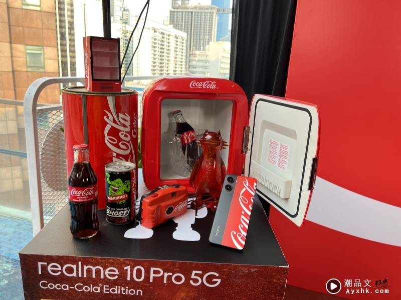 新机 I realme 10 Pro 5G Coca Cola Edition 真酷！汽水盖手机扣针好可爱！ 更多热点 图1张