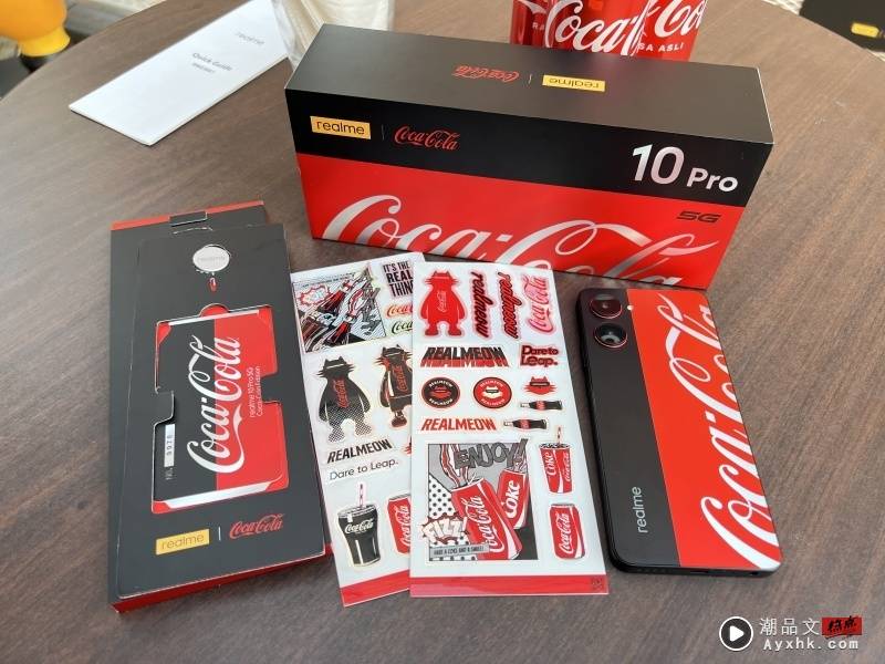 新机 I realme 10 Pro 5G Coca Cola Edition 真酷！汽水盖手机扣针好可爱！ 更多热点 图5张