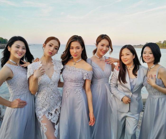 婚嫁I 伴娘只能有一个？姐妹团和伴娘职责有什么差别？ 更多热点 图2张