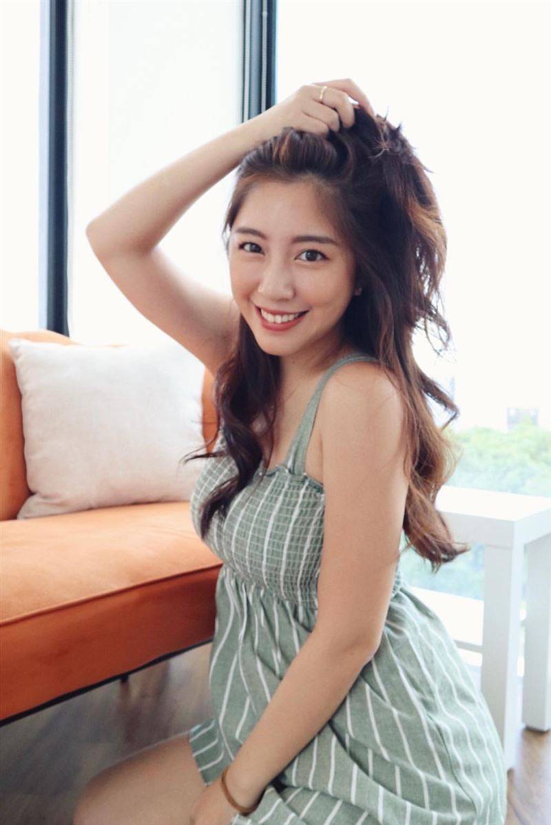 女星撑爆比基尼！胸前无遮掩求粉丝“勿放大”嗲喊照片：修得很辛苦 时尚资讯 图1张