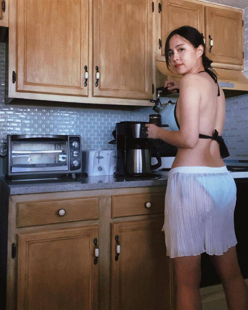 魏蔓罕辣晒比基尼“美人鱼上岸”前后全没遮泄春光！网暴动：一早喷鼻血 时尚资讯 图3张