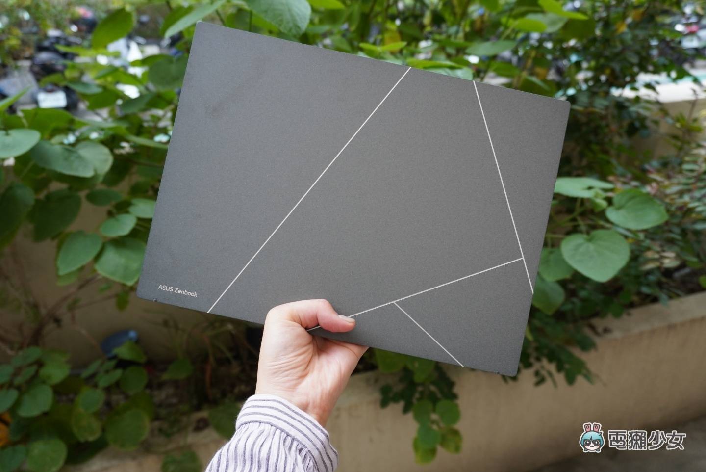 出门｜又轻又好看！华硕 Zenbook S 13 OLED（UX5304）轻薄笔电亮相 数码科技 图5张
