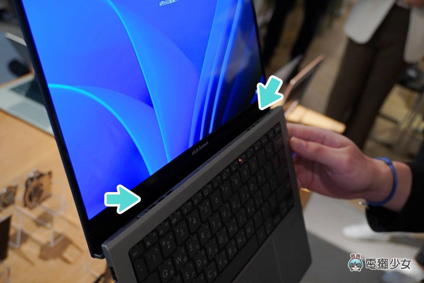 出门｜又轻又好看！华硕 Zenbook S 13 OLED（UX5304）轻薄笔电亮相 数码科技 图7张