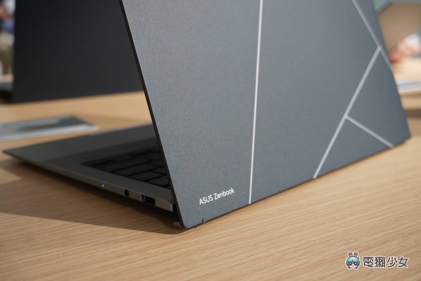 出门｜又轻又好看！华硕 Zenbook S 13 OLED（UX5304）轻薄笔电亮相 数码科技 图16张