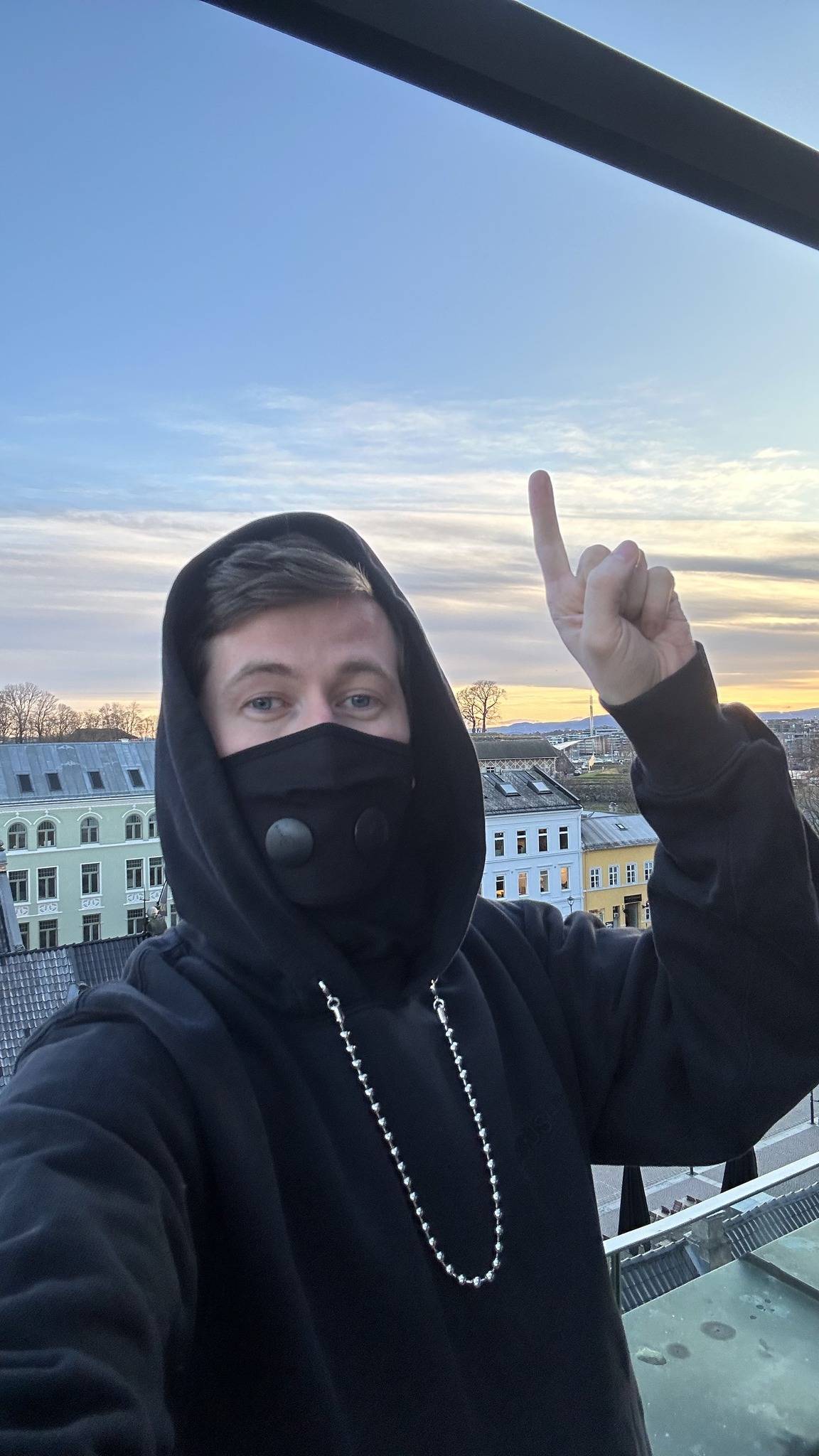 Alan Walker 公布新马电话号码！两小时内收到超过15,000条消息 图3张
