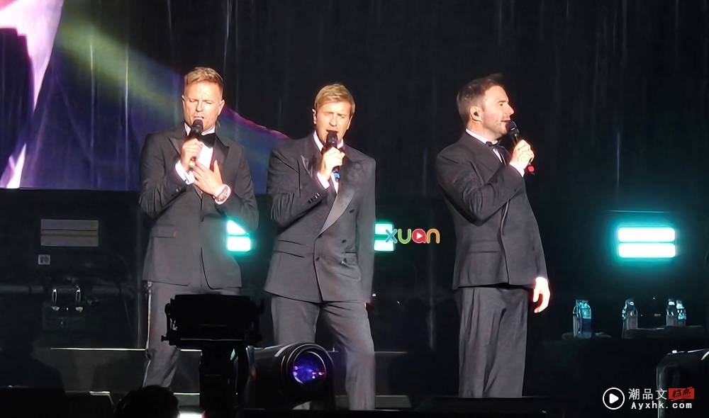 Westlife马来西亚开唱 喊angkat tangan、turun互动！穿西装登场：不是小孩了 图1张