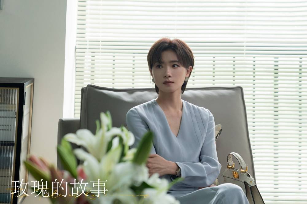 《玫瑰的故事》万茜短发LOOK狂圈粉！长发的她是不同味道 娱乐资讯 图1张