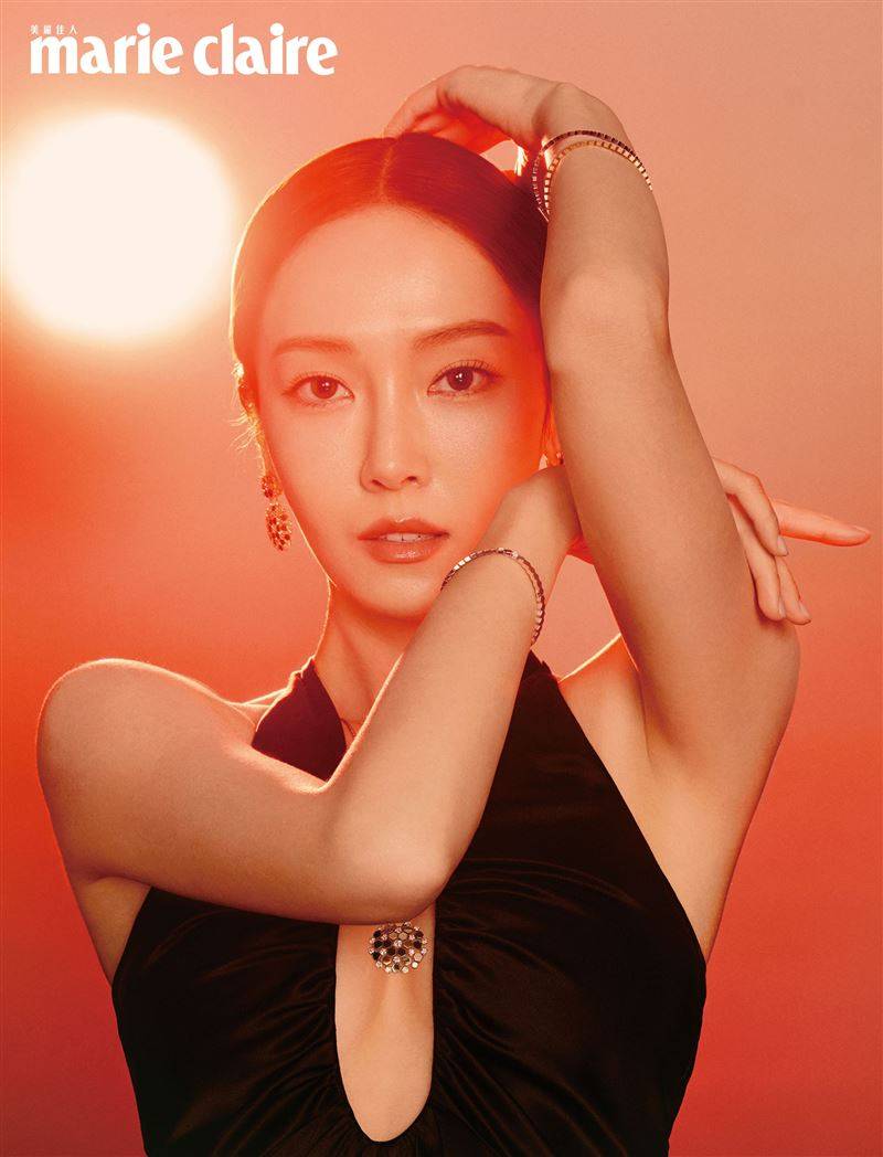 Jessica开U领展露美胸！参赛《浪姐3》后吐心声：过没有遗憾地生活 时尚资讯 图2张