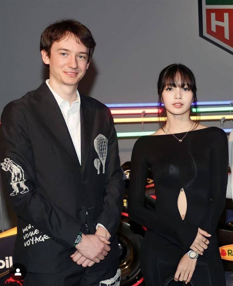 捕获野生Lisa与豪门男友夏威夷用餐　网一看菜单歪楼“贫穷限制想像力” 时尚资讯 图1张