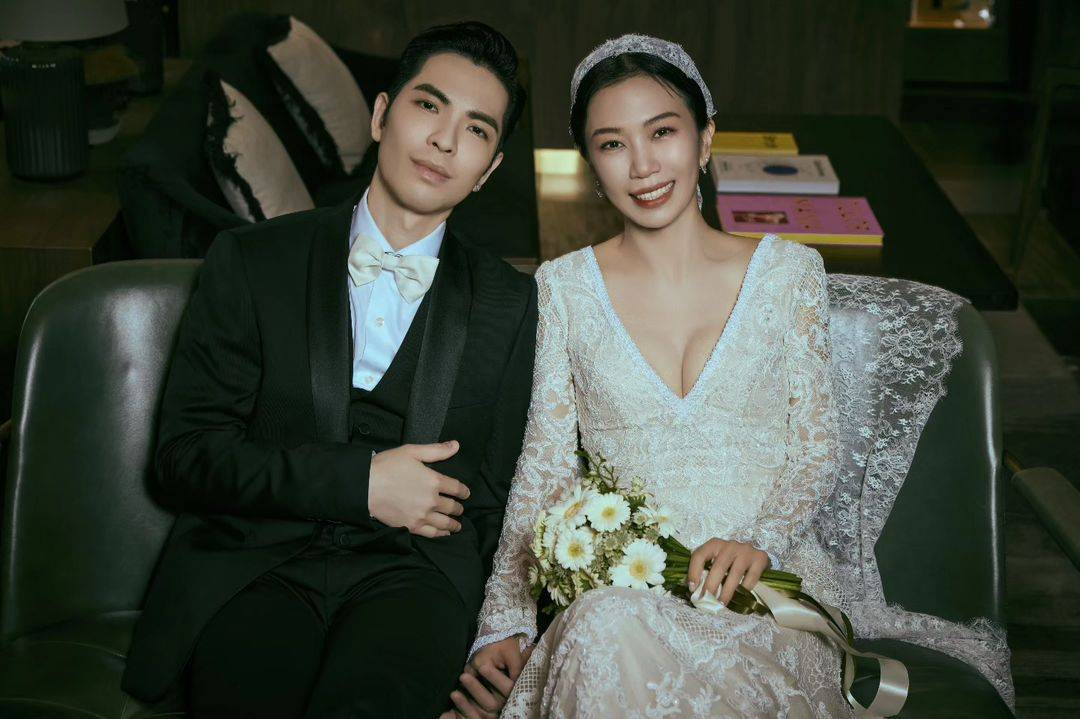 萧敬腾世纪婚礼倒数！喜晒 “甜蜜环抱老婆照”！ 娱乐资讯 图1张