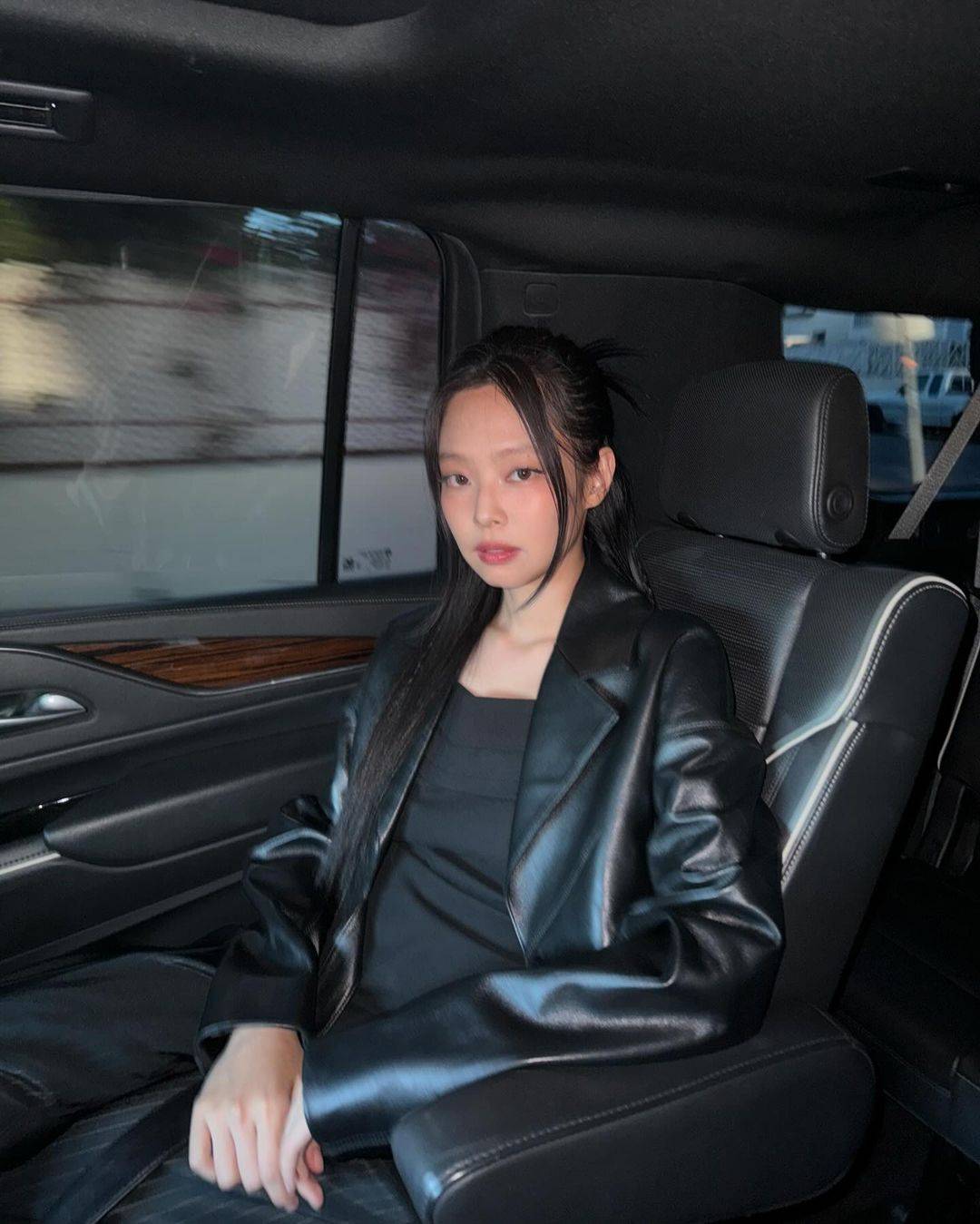 Jennie拒绝签名遭粉丝 “情绪勒索”！无奈表情全程拍下！ 娱乐资讯 图3张