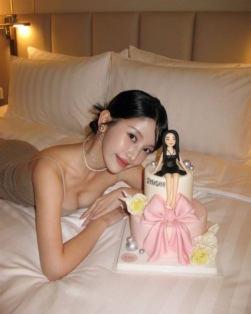 “北一女神”28岁趴床庆生“超凶大放送”傲人上围险弹出！1.3万粉暴动 时尚资讯 图3张