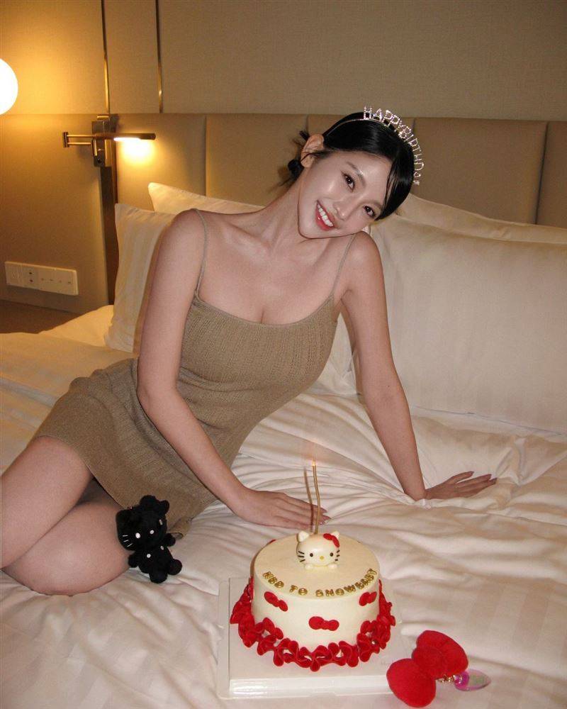 “北一女神”28岁趴床庆生“超凶大放送”傲人上围险弹出！1.3万粉暴动 时尚资讯 图4张