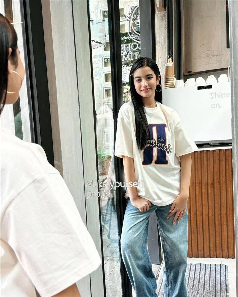 12岁柬埔寨混血公主爆“将赴韩当练习生”绝美脸蛋被赞“嫩版LISA” 时尚资讯 图4张