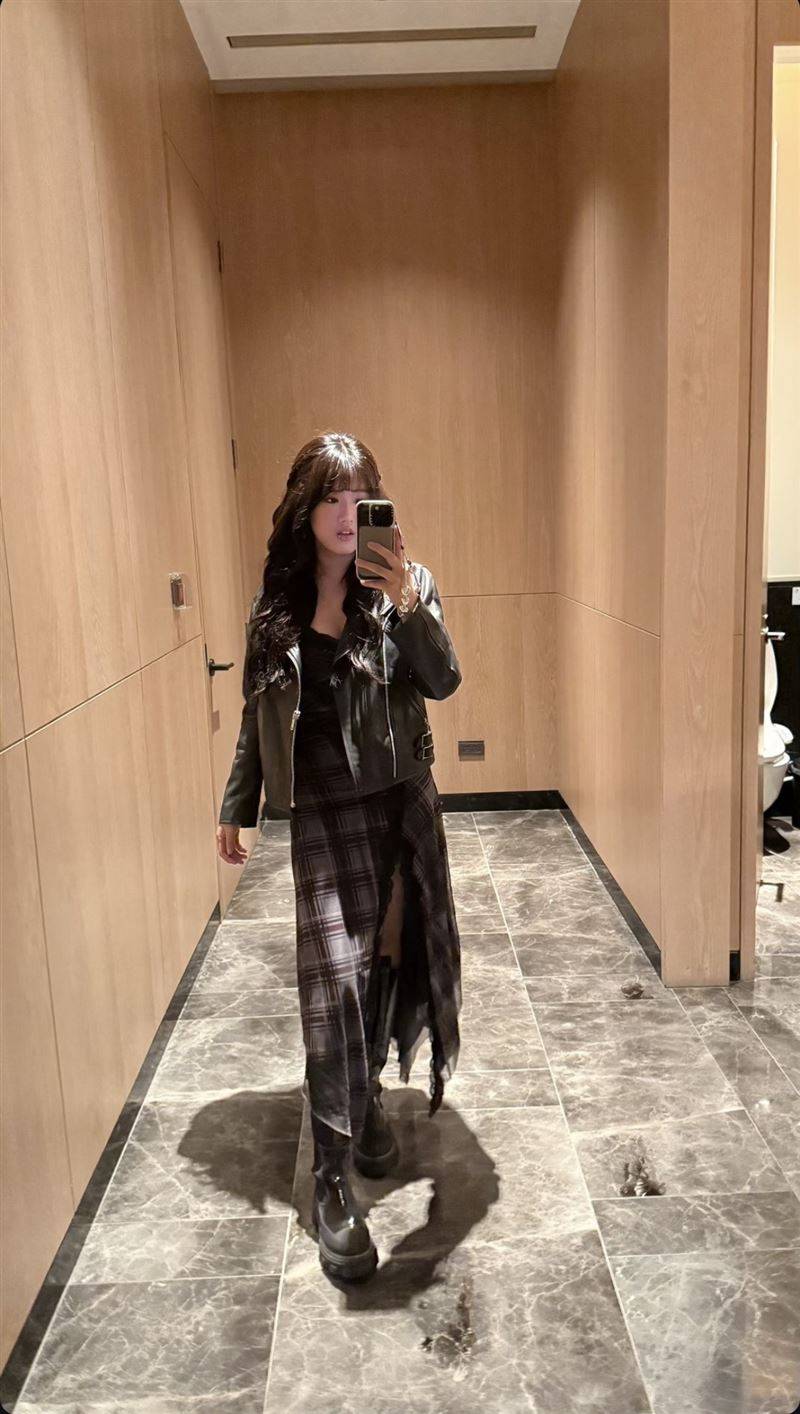 萧敬腾婚礼“女儿视角”曝光　梧桐妹褪去公主装！进场换火辣深V造型 时尚资讯 图2张