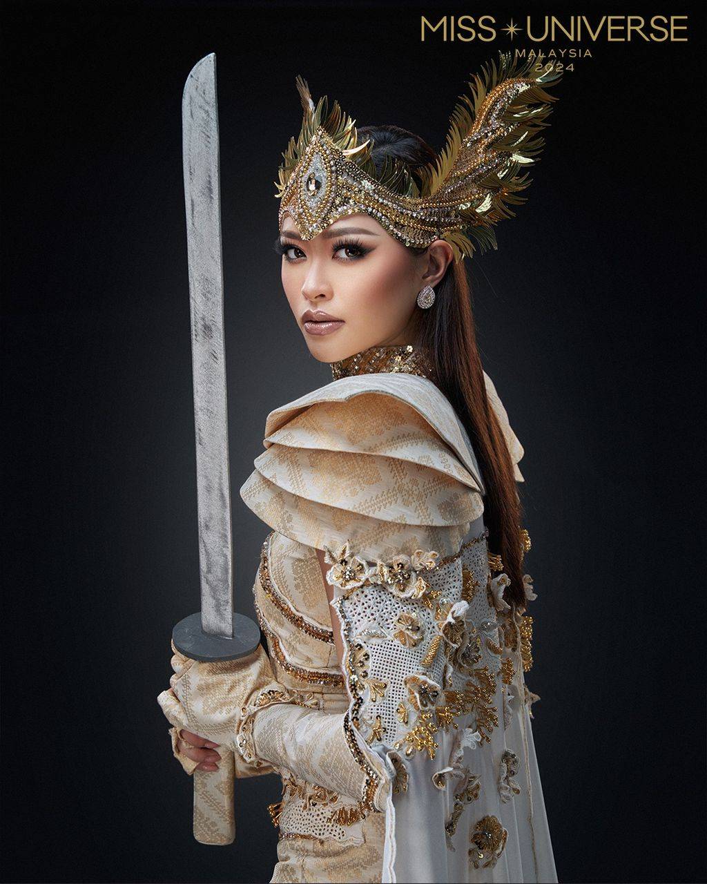 林雪卉出战环球小姐 服装亮相！以 ”Walinong Sari公主“为主题 展现女性坚毅与优雅！ 娱乐资讯 图1张