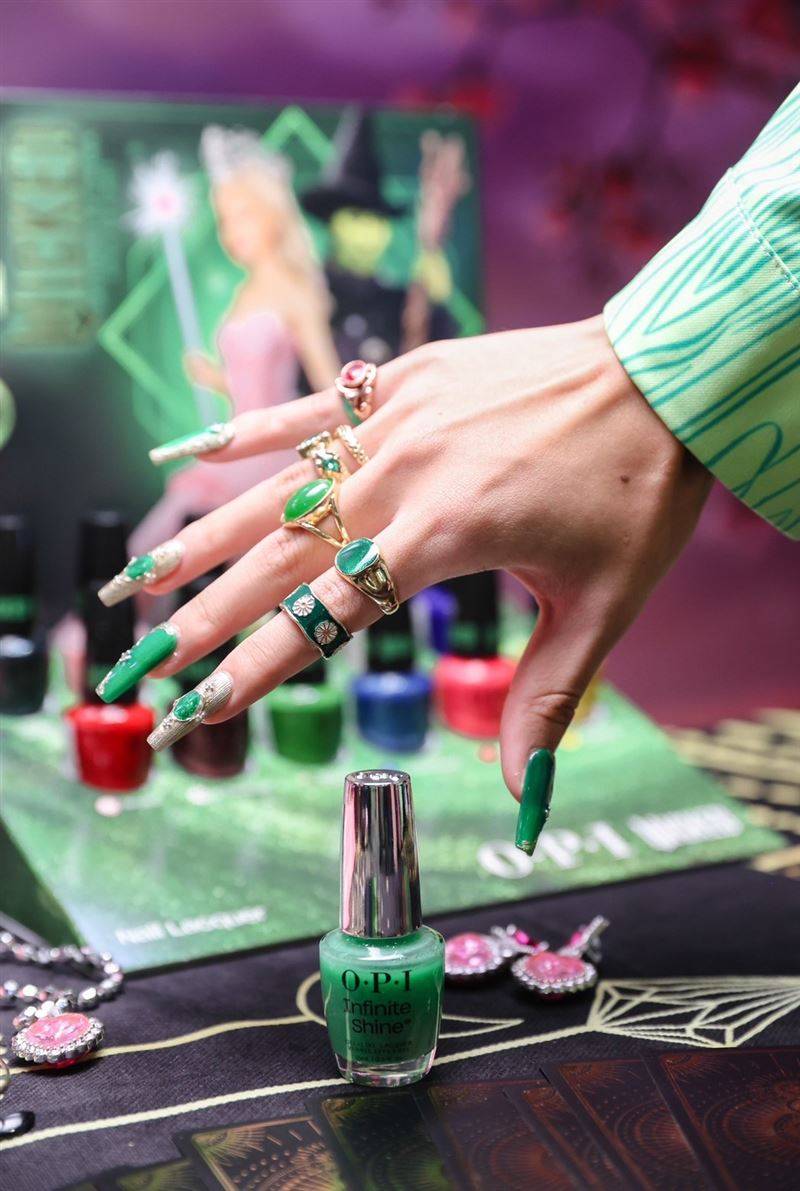 指尖上的奇幻国度！OPI WICKED魔法坏女巫联名登场 时尚资讯 图6张
