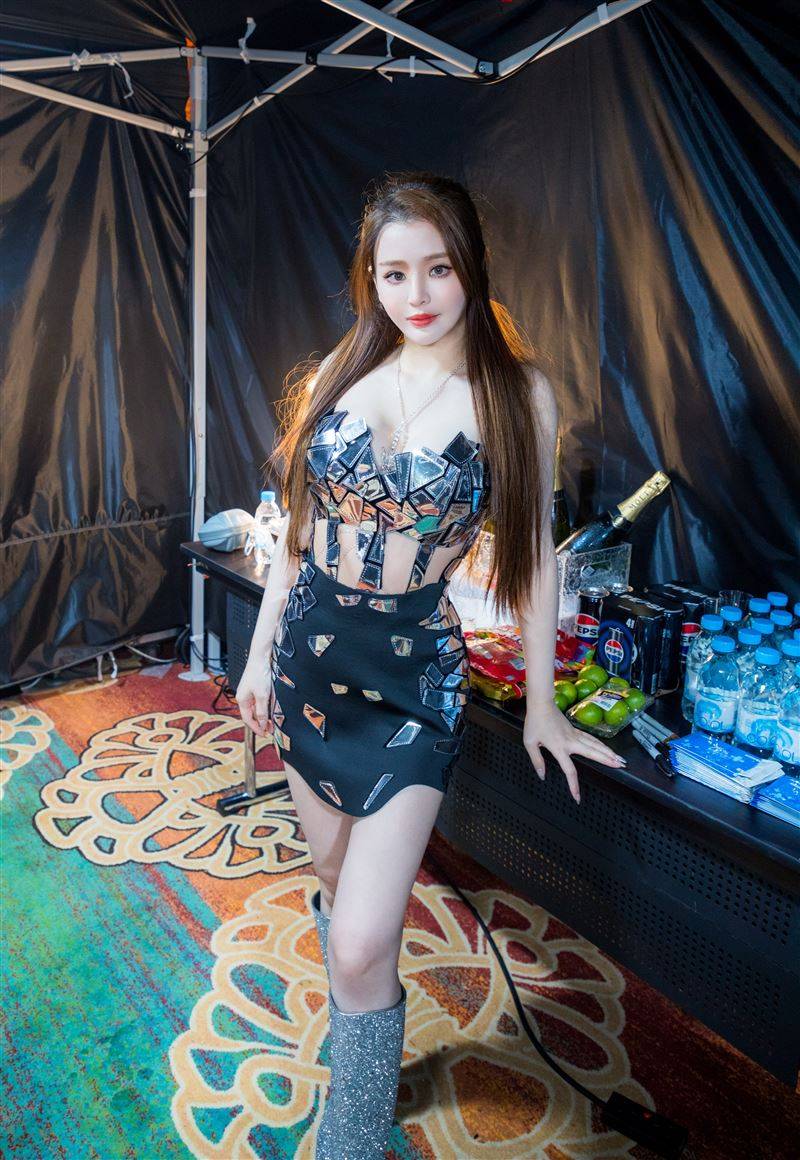 独家／百大美女DJ Veena携徒沈建宏登澳门！首秀擦火花曝2人：像兄弟 时尚资讯 图3张