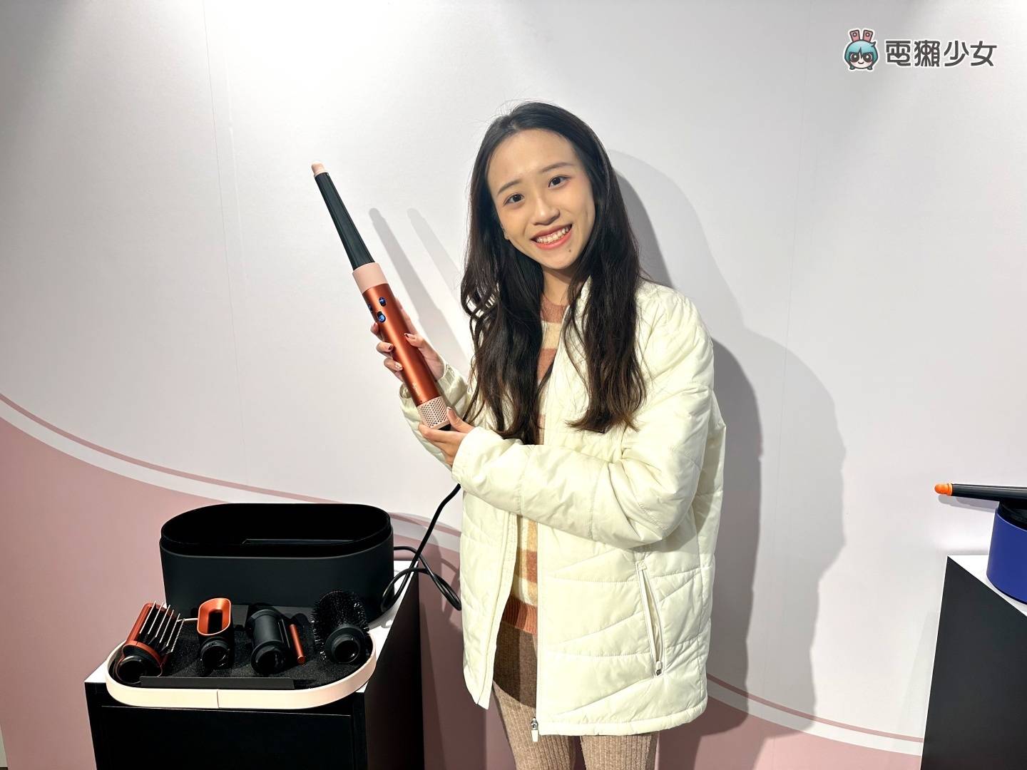 ‘ Dyson Airwrap i.d. ’在中国台湾上市！Supersonic Nural 和 Airstrait 丝绒红新春色限定色同步登场