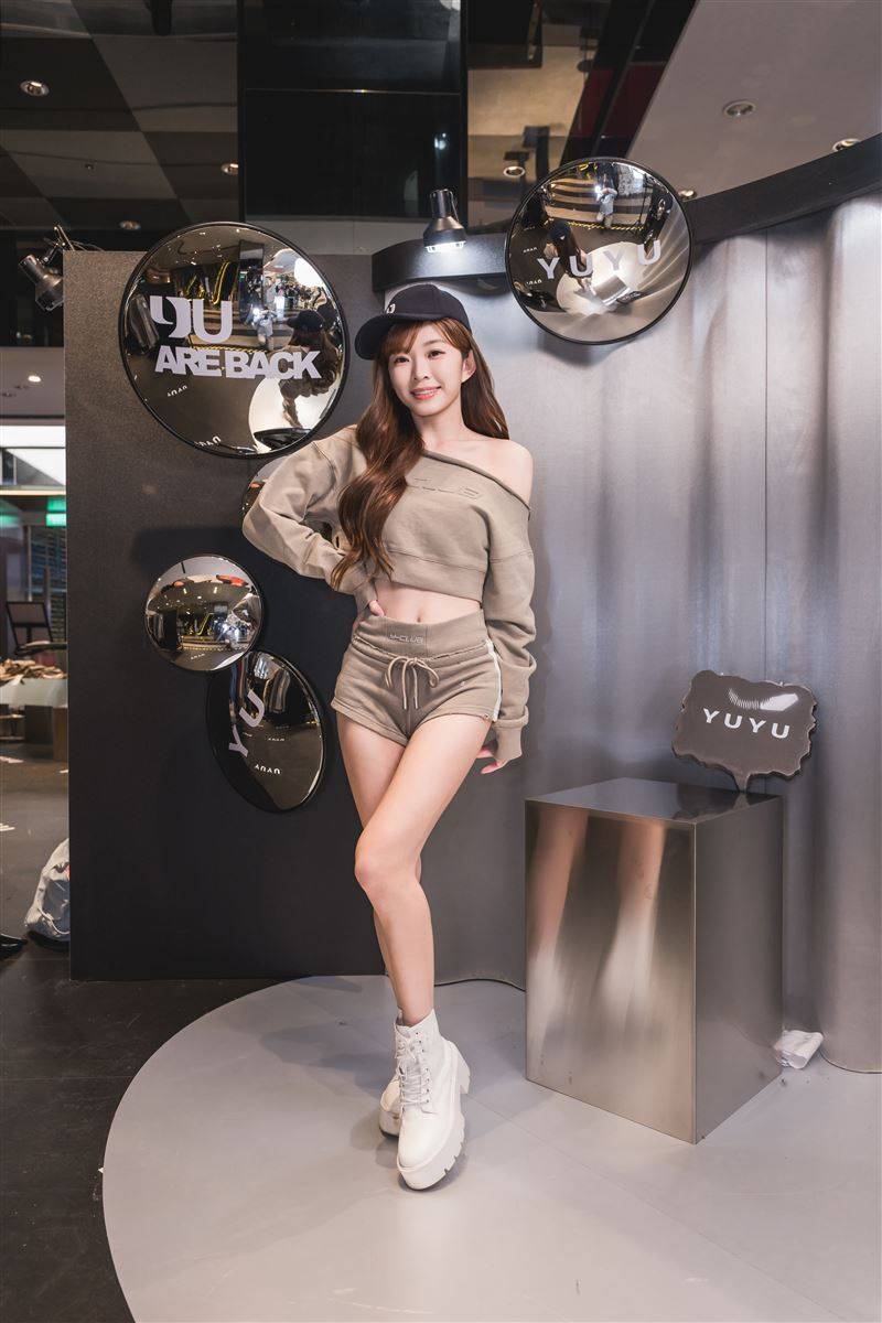 林颖乐懒理占位风波！罕辣晒逆天美腿腹肌“乐天新有菜”惊呼：长大了 时尚资讯 图3张