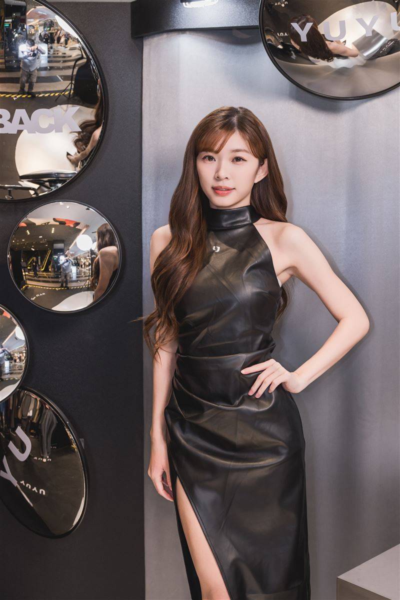 林颖乐懒理占位风波！罕辣晒逆天美腿腹肌“乐天新有菜”惊呼：长大了 时尚资讯 图4张