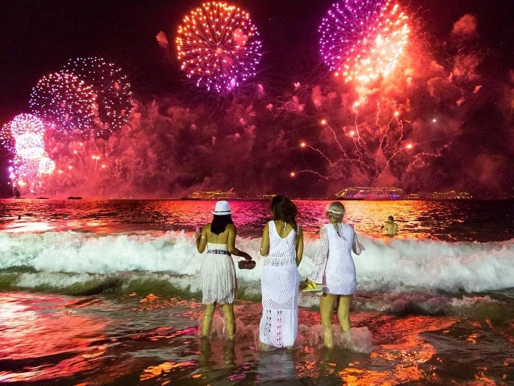 相关信息 ｜跨年吃12颗葡萄就能脱单？盘点10个神秘跨年习俗！ 更多热点 图6张