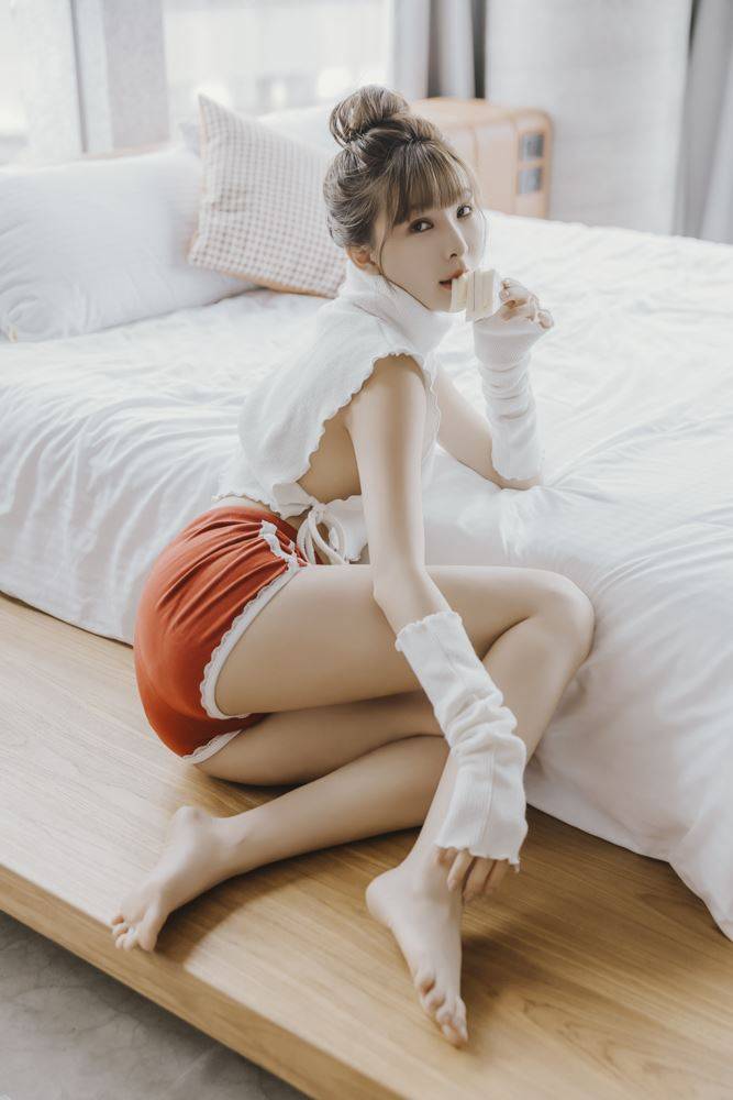 纯欲系啦啦队女神侧边全空！林可超犯规“半球险走光”若隐若现粉疯看 时尚资讯 图2张