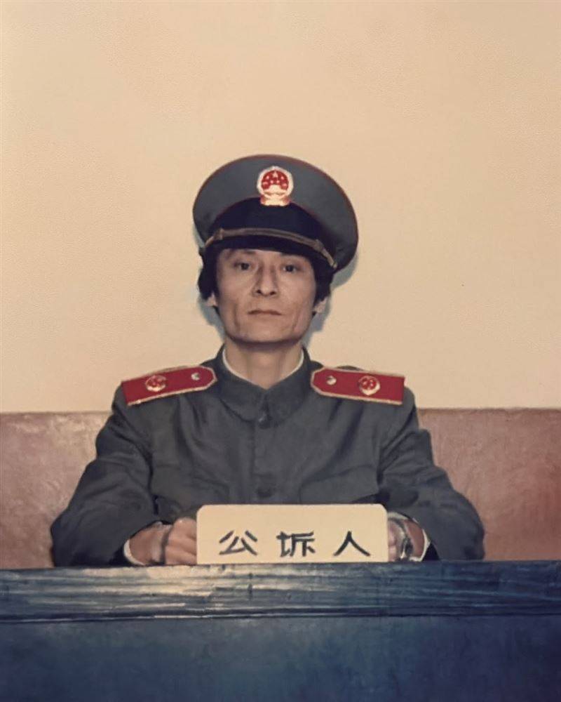 AA片女星晒九头身警花制服帅照“英挺反差感”网震撼！亲揭真实身世 时尚资讯 图8张
