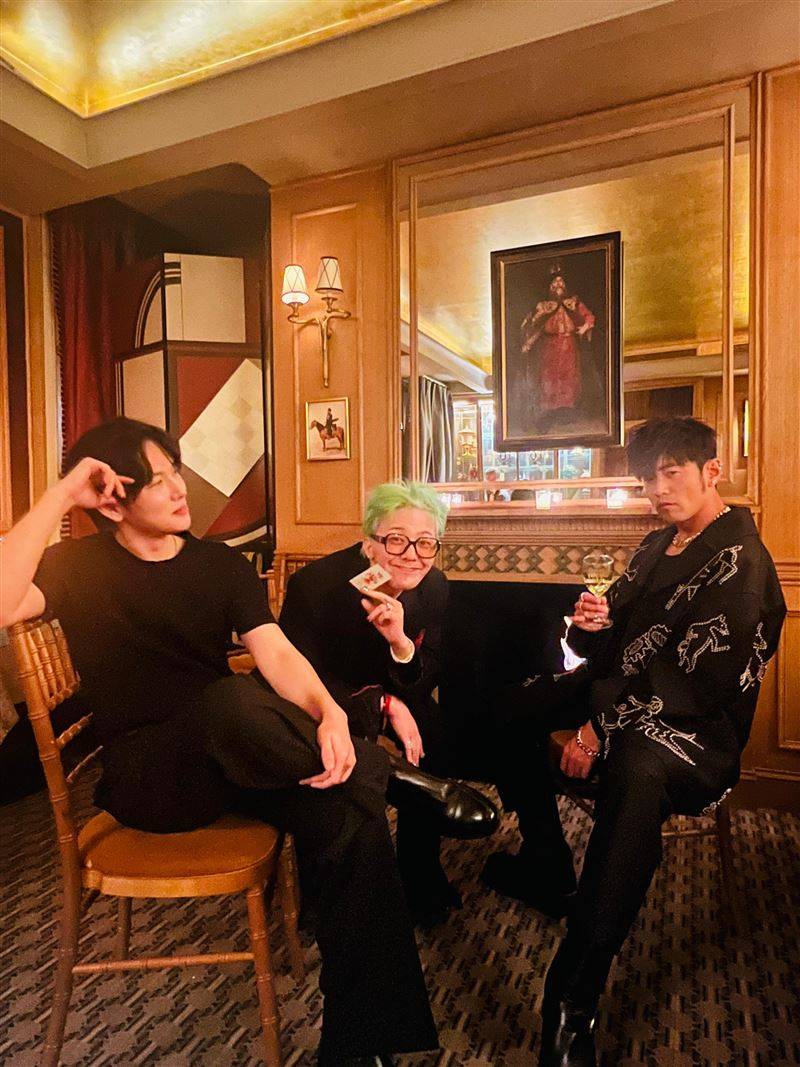 周杰伦睽违两年合体G-Dragon！私下交情曝光　两大天王难得再相聚 时尚资讯 图2张