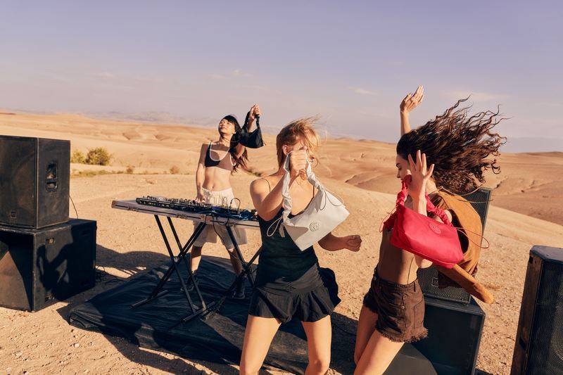 adidas Sportswear Essentials系列开学登场 韩团BABYMONSTER化身女大生 时尚资讯 图9张