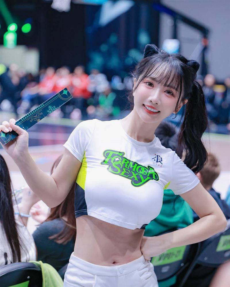啦啦队女神脱了！仅泡泡遮三点尺度激辣　首创闹钟“秒速写真”险走光 时尚资讯 图1张