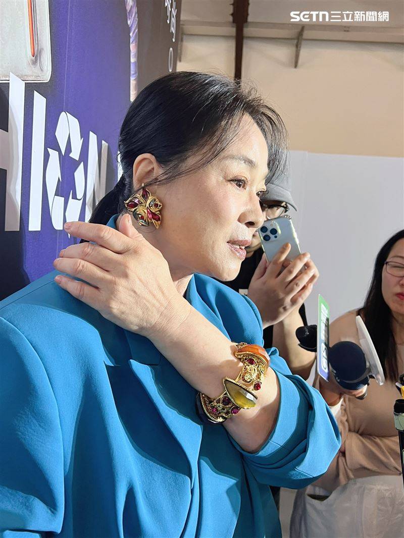 陆小芬时装周戴42年前封后珠宝！惊人价格曝　这辈子第二次戴出门亮相 时尚资讯 图3张