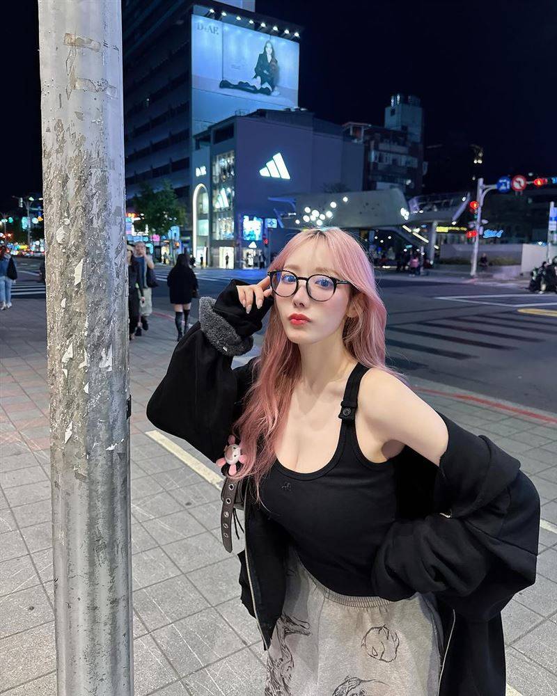 野生大咖女优出现中山站“0伪装”穿超辣！超凶上围“顶起来”网朝圣 时尚资讯 图2张