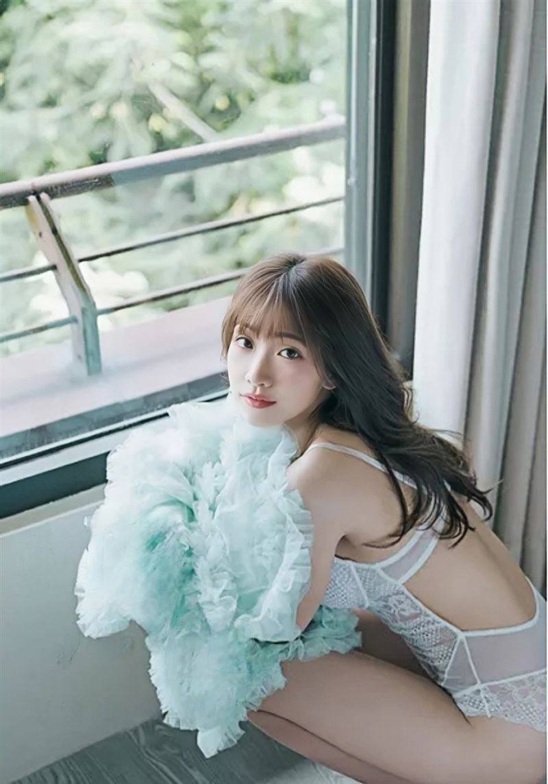 “峮峮接班人”登大人变成熟性感！冼迪琦傲人身材“二度解放” 时尚资讯 图2张
