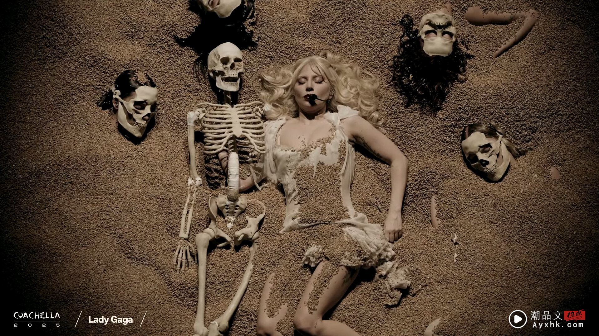 Lady Gaga 科切拉突遇耳麦故障！秒救场自嘲：我都唱现场 娱乐资讯 图1张