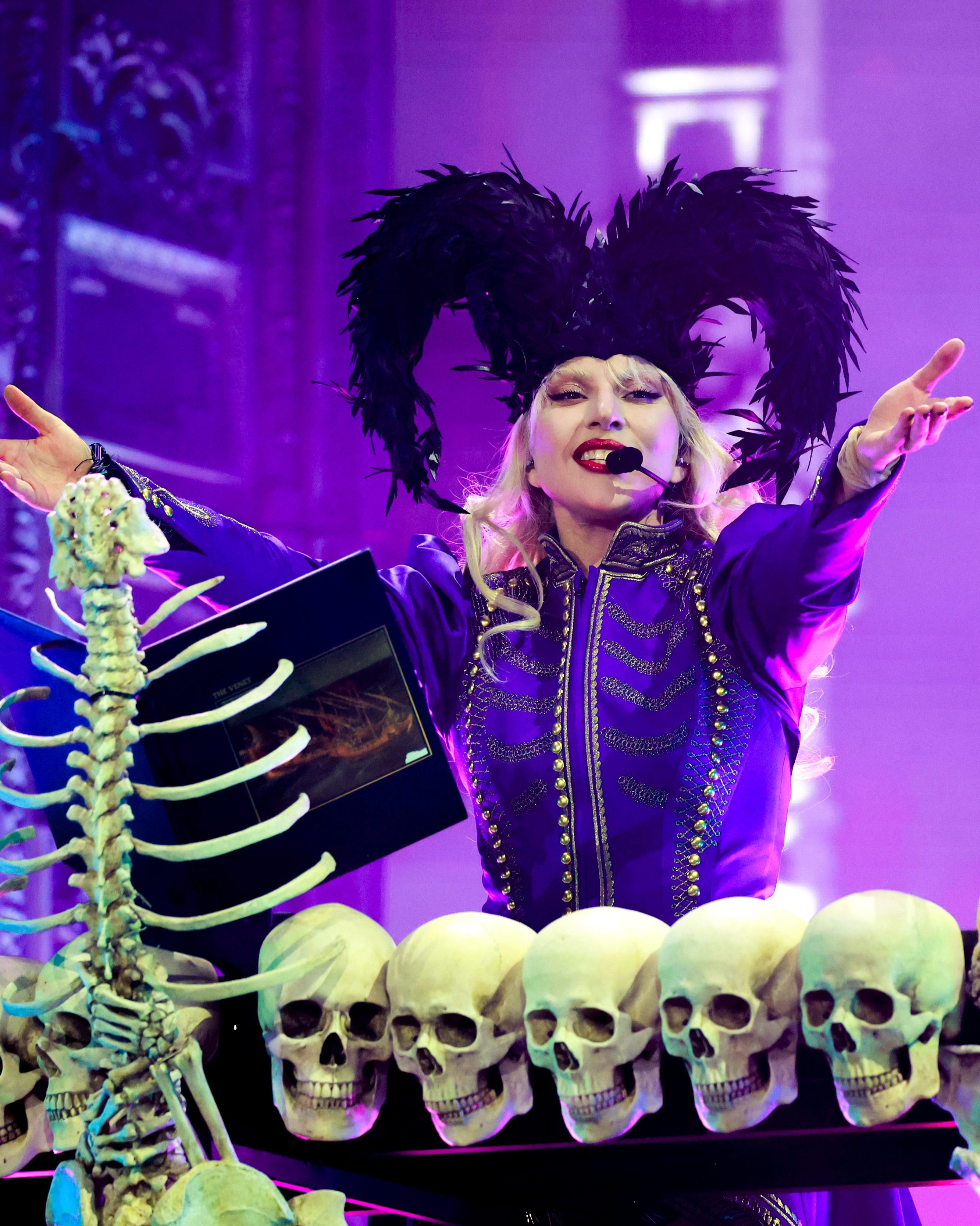 Lady Gaga 科切拉突遇耳麦故障！秒救场自嘲：我都唱现场 娱乐资讯 图3张