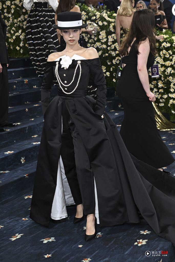 Met Gala／BLACKPINK闹“明星三缺一”Rosé深V镂空燕尾服又美又帅 时尚资讯 图1张