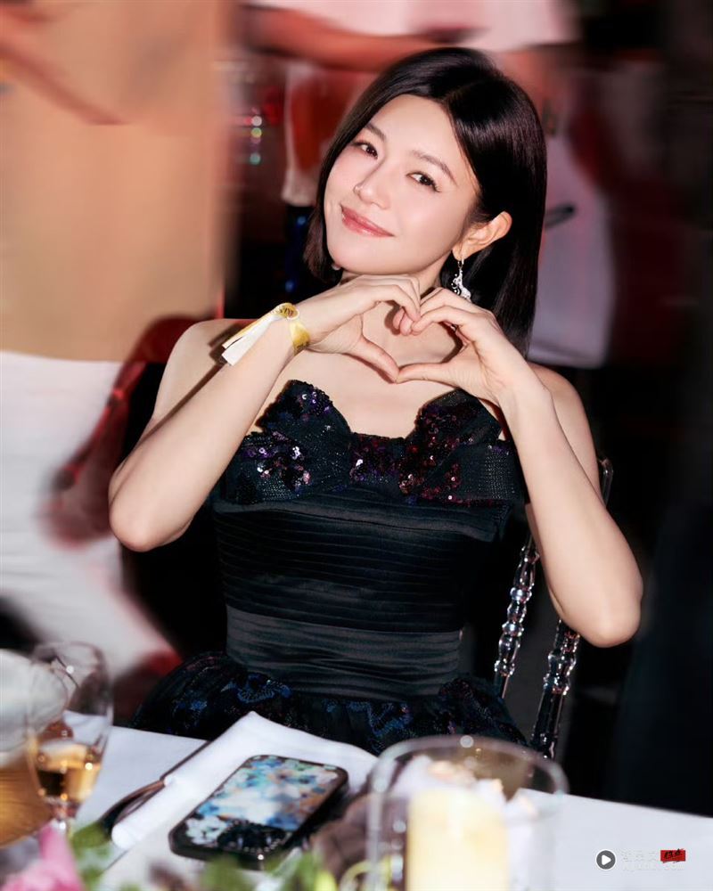 陈妍希曝有“喜欢的人”乐喊：是个好日子！坐轮椅出席活动甜美灿笑 时尚资讯 图3张