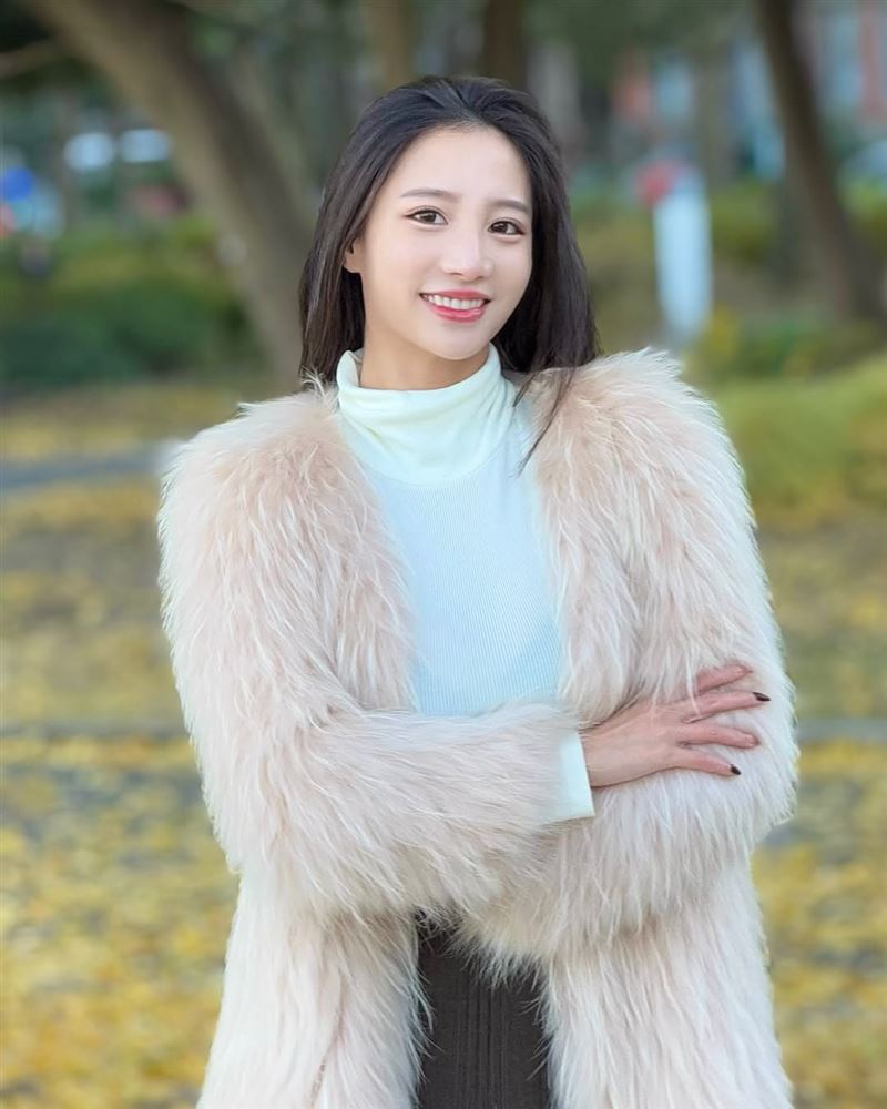 遭质疑「放下小孩出国」林采缇高EQ回应！网讚：这才是真女神 时尚资讯 图1张