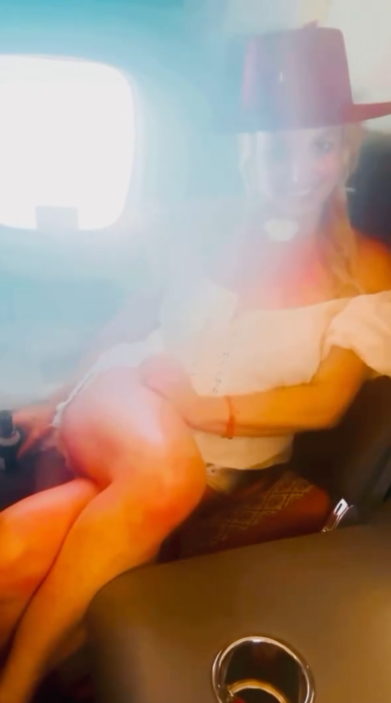 Britney Spears搭飞机抽烟！呛空姐羞辱人 惊动警方介入！ 娱乐资讯 图2张